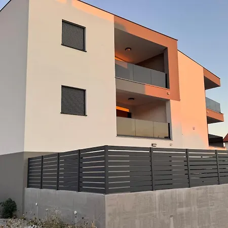 Infinito, New Modern 73m2, Sea View Lejlighed