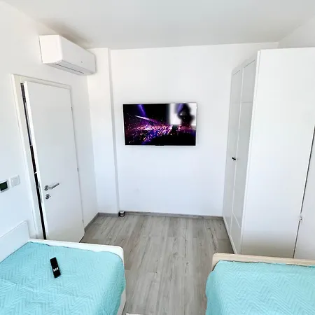 Infinito, New Modern 73m2, Sea View Lejlighed