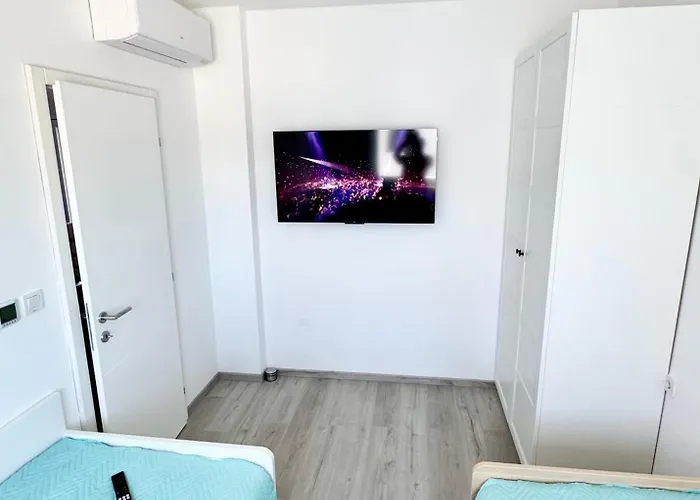 Infinito, New Modern 73m2, Sea View Lejlighed